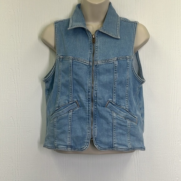 American Eagle - Light Stonewashed Zip Up Pocket Sleeveless Vest Size Small - Picture 2 of 10